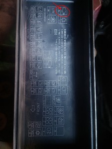 расположение реле и предохранителей